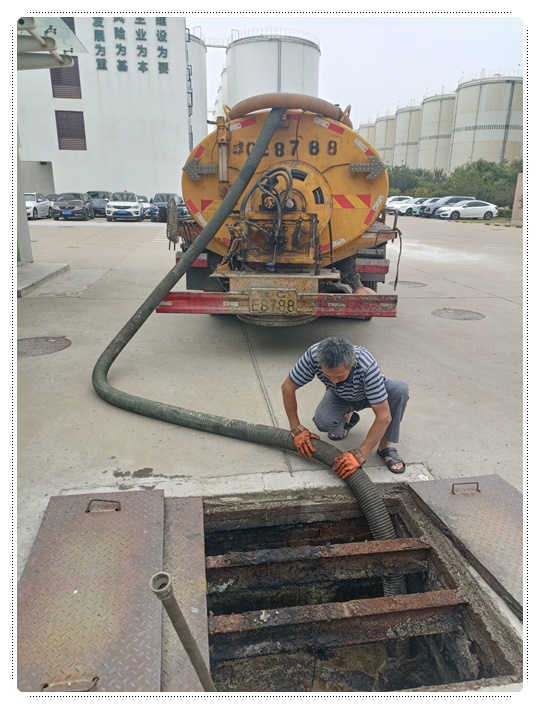 王场镇隔油池清掏